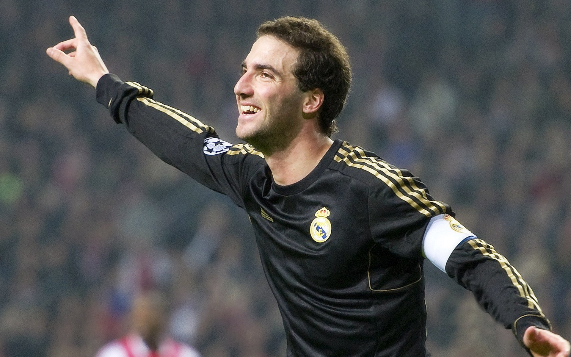 震撼田径赛后观众掌声不断，田径比赛精彩瞬间